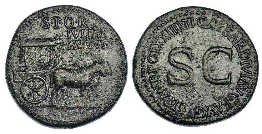 142   -  JULIA. Sestercio. Roma (21-22 d.C.). A/ Carpentum a der. tirado por dos mulas SPQR/ IVLIAE/ AVGVST. R/ SC, alrededor TI CAESAR DIVI AVG F AVGVST P M TR POT XXIIII. RIC-51. Trazas de limpieza mecánica. MBC. Rara.