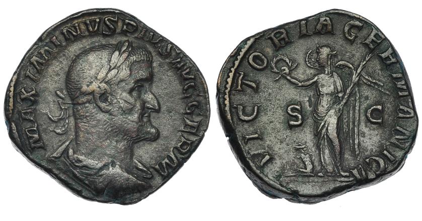 197   -  MAXIMINO I. Sestercio. Roma (238). R/ Victoria a izq. con corona y palma y cautivo a sus pies; VICTORIA GERMANICA. RIC-90. Pequeñas marcas. Pátina marrón. MBC.