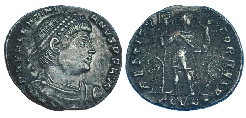 229   -  VALENTINIANO I. Silicua. Lugdunum (364-367). R/ El emperador en traje militar con victoria y lábaro con gancho en el mástil; RESTITVTOR REIP, exergo SLVG. RIC-6b. MBC+. Ex hallazgo East Harptree.