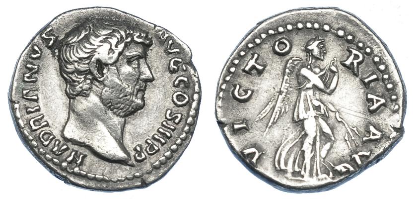 2243   -  IMPERIO ROMANO. ADRIANO. Denario. Roma (134-138). R/ Victoria a der. con rama; VICTORIA AVG. AR 2,80 g. 17,4 mm. RIC-2243. Rayitas en rev. MBC.