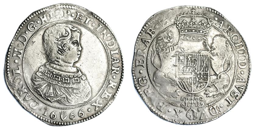 1074   -  CARLOS II. Ducatón. 1666. Amberes. DEL-325. DAV-4475. Leve vano. MBC.