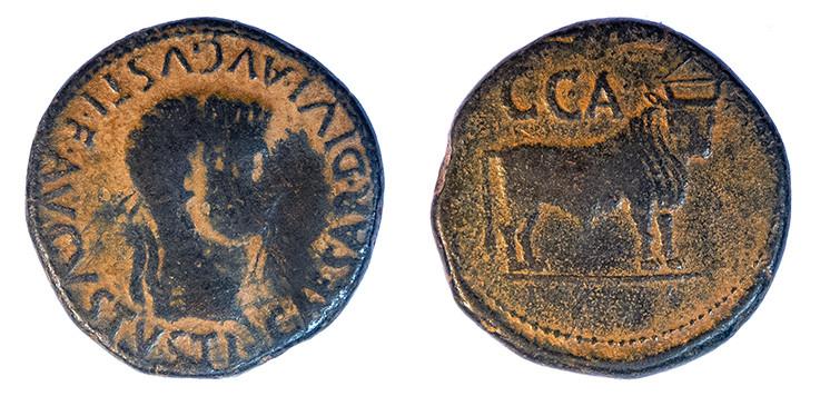 290   -  CAESARAUGUSTA. As. Tiberio. A/ Cabeza laureada a der.; TI CAESAR DIVI AVGVSTI F AVGVSTVS. R/ Toro mitrado a der.; encima C C A. AE 11,50 g. 27 mm. RPC-340. APRH-340. ACIP-3066. CC-4750, mismo ejemplar. Pátina oscura. BC+. Escasa. Ex Cayón 27/11/2018, lote 271.