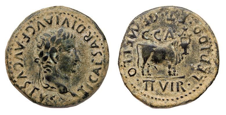 318   -  CAESARAUGUSTA. As. Tiberio. A/ Cabeza laureada a der.; TI CAESAR DIVI AVG F AVGVSTVS. R/ Toro mitrado a der., encima C C A; LEPIDO ET GEMELLO II VIR. AE 14,14 g. 31 mm. RPC-367. APRH-367a. ACIP-3096. CC-4786, mismo ejemplar. Pátina verde. MBC-. Escasa.