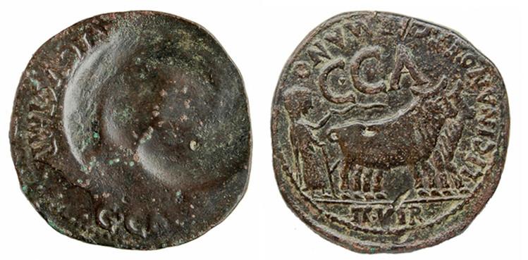 322   -  CAESARAUGUSTA. As. Calígula A/ Cabeza laureada a izq.; G CAESAR AVG GERMANICVS IMP. R/ Yunta funacional a der., encima C C A; LICINIANO ET GERMANO II VIR. AE 10,45 g. 31 mm. RPC-371. APRH-371a. ACIP-3100. CC-4790, mismo ejemplar. Anv. acuñado parcialmente. Pátina oscura. MBC.