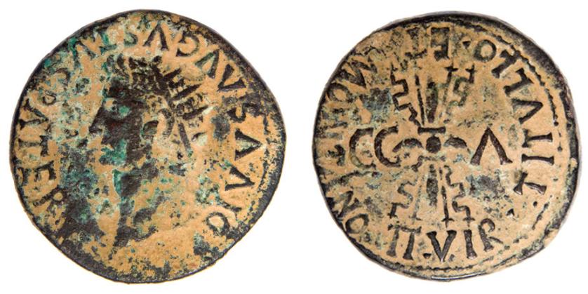 334   -  CAESARAUGUSTA. Sestercio. Calígula. A/ Cabeza radiada a izq.; DIVVS AVGVSTVS PATER. R/ Haz de rayos, en campo C C-A, alrederor TITVLLO ET MONTANO II VIR. AE 25,95 g. 36 mm. RPC-383. APRH-383. ACIP-3110. CC-4810, mismo ejemplar. Pátina oscura con tonos verdes. BC+/MBC-. Rarísima.