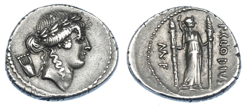 405   -  REPÚBLICA ROMANA. CLAUDIA. Denario. Roma (42 a.C.). R/ Diana lucífera con antorchas; P CLODIVS M F. AR 3,77 g. 18,4 MM. CRAW-494.23. FFC-569. Pátina gris. MBC+.