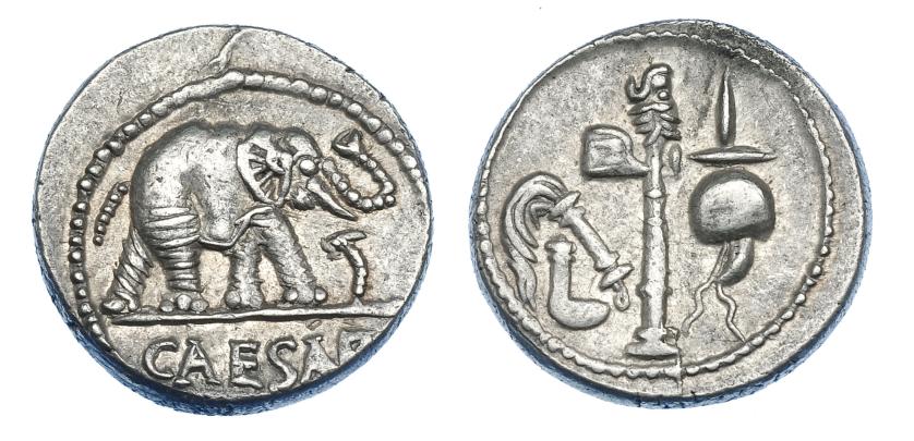 423   -  PERIODO DE JULIO CÉSAR A AUGUSTO.  JULIO CÉSAR. Denario. Galia (54-51 a.C.). A/ Elefante avanzando a der. pisando carnyx galo; CAESAR. R/ Instrumentos sacerdotales. AR 3,87 g. 17,8 mm. CRAW-443.1. FFC-50. MBC+/EBC-.