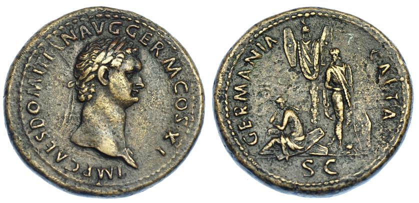 480   -  IMPERIO ROMANO. DOMICIANO. Sestercio. Roma (85 d.C.). A/ Busto laureado a der. Con égida; IMP CAES DOMITIAN AVG GERM COS XI. R/ Trofeo flanqueado por Germania sentada a izq. sobre escudo y germano de pie con las manos atadas a la espalda; GERMANIA CAPTA, exergo SC. AE 27,75 g. 35,4 mm. RIC-274. MBC+/MBC. Muy escasa. Conserva tejuelo de colección antigua.