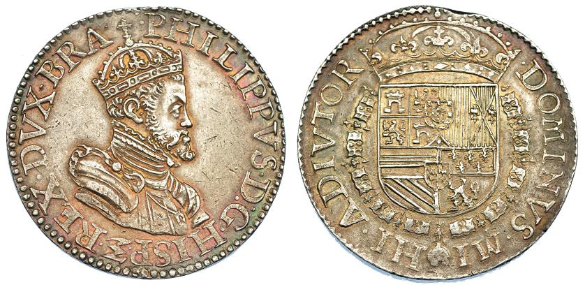 898   -  COLECCIÓN DE DUCATONES Y PATAGONES DE DOBLE PESO. FELIPE II. Doble escudo felipe. S/F. ¿Amberes? A/ PHILIPPVS. D:G. HISP.Z. REX. DVX. BRA. R/ DOMINVS. MI-HI. ADIVTOR. AR 65,15 g. DEL-88 (R3). DAV-no. Pequeño defecto de cospel. Bonita pátina. EBC-.