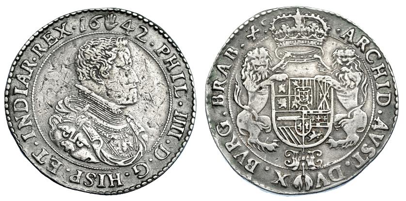 912   -  COLECCIÓN DE DUCATONES Y PATAGONES DE DOBLE PESO. FELIPE IV.  Doble ducatón. 1642. Amberes. A/ . PHIL. IIII. D. G. HISP. ET. INDIAR. REX. R/ . ARCHID . AVST. DV-X. BVRG . BRAB . Zc. AR 64,33 g. DEL-284a (R1). DAV-4453. Múltiples marcas en anv. MBC-/MBC. Muy rara.