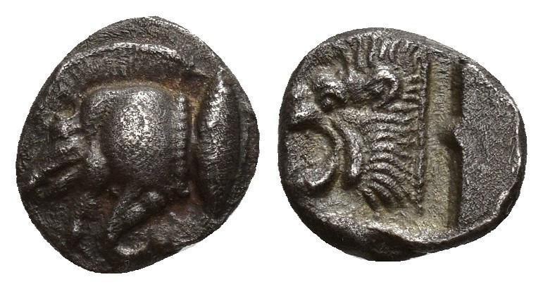 346   -  GRECIA ANTIGUA. MISIA. Cízico. Óbolo (525-475 a.C.). A/ Prótomo de jabalí a izq., atún a der. R/ Cabeza de león a izq., dentro de cuadrado incuso. AR 1,13 g. COP-48. SBG 3846. MBC.