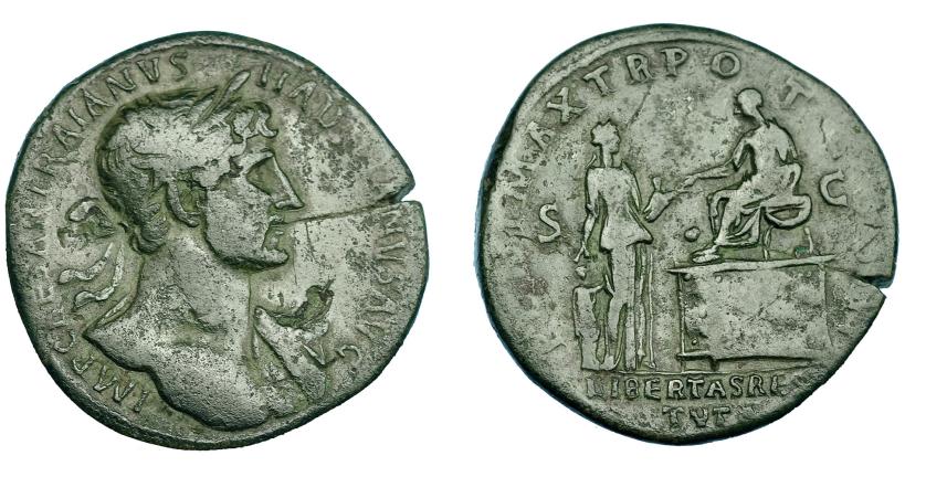 536   -  IMPERIO ROMANO. ADRIANO. Sestercio. Roma (119). A/ Busto laureado y drapeado sobre el hombro izq.; IMP CAESAR TRAIANVS HADRIANVS AVG.R/ Adriano sentado a izq. sobre plataforma y saludando a mujer con niño en brazos y con otro a sus pies; PONT MAX TR POT COS III, S-C; en exergo LIBERTAS RESTITVTA. AE 24,2 g. 32,4 mm. RIC-236. Cospel abierto. Pátina verde con pequeñas erosiones. BC+. Rara.