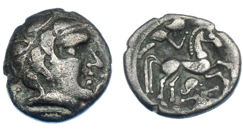 201   -  GRECIA ANTIGUA. GALIA. Bituriges. Dracma. A/ Cabeza masculina a der. R/ Auriga conduciendo caballo a der., debajo figura con brazos abiertos. AR 2,28 g. 16,11 mm. BC+/MBC. Ex colección Guadán 1255.