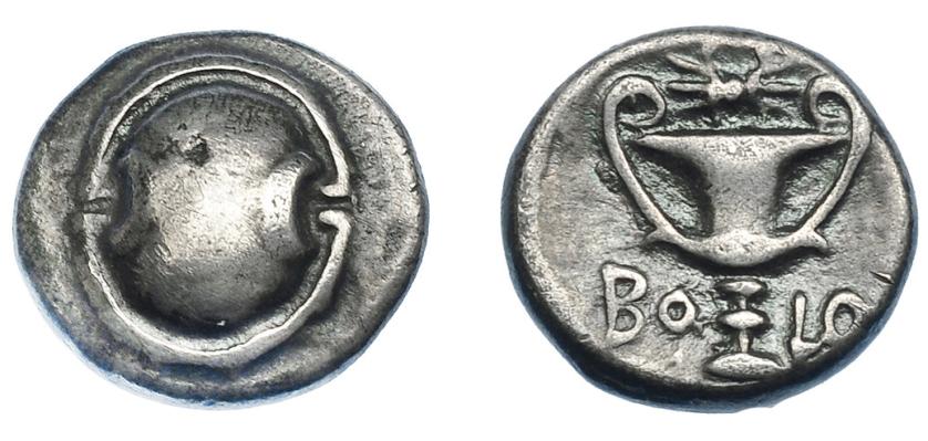 265   -  GRECIA ANTIGUA. BEOCIA. Tebas. Hemidracma (338-315 a.C.). A/ Escudo beocio. R/ Cántaro, encima haz de rayos; BO-IO. AR 2,80 g. 12,03 mm. COP-172. SBG-2396. MBC-/MBC. Ex colección Guadán 2032.  