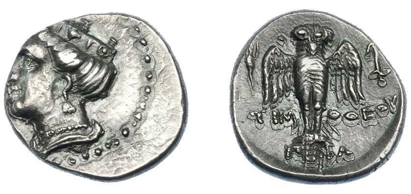 283   -  GRECIA ANTIGUA.  PONTOS. Amisos. Dracma (400-350 a.c.) A/ Cabeza de Tyche-Hera a izq. con diadema adornada. R/ Lechuza de frente sobre escudo con alas abiertas, a los lados espiga y espada?; TIM-OQEO, en exergo PEIRA. AR 5,77 g. 19,3 mm. COP-no. SBG-3633 vte. SNG BM-1086. Anv. descentrado. MBC+/EBC-. Ex colección Guadán 2206.