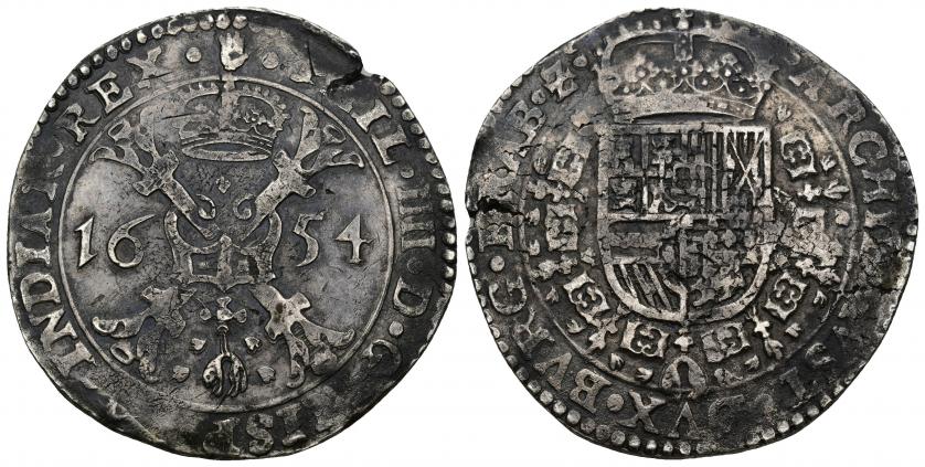 675   -  FELIPE IV. Patagón. Amberes. 1654. A/ PHIL IIII D G HISP ET INDIAR REX. R/ ARCHID AVST DVX BVRG BRAB Z . AR 27,95 g. 43,65 mm. Vanhoudt-645.AN. DEL I-293. Cospel abierto. MBC/MBC-.