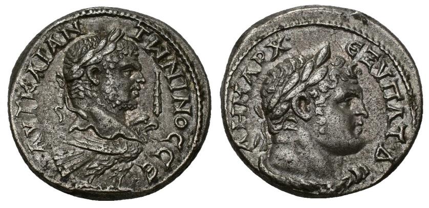 370   -  IMPERIO ROMANO. CARACALLA. Tetradracma. Tiro (213-217). A/ Cabeza laureada a der., delante clava, debajo águila; AUT KAI ANTwNINOC CE. R/ Cabeza de Melkart laureado y con leonté al cuello a der.; DEMARX-EZ UPATA. AR 17,43 g. 25,8 mm. Prieur-1542. MBC+.