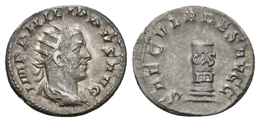 395   -  IMPERIO ROMANO. FILIPO I. Antoniniano. Roma (244-249). A/ Busto radiado y drapeado a der.; IMP PHILIPPVS AVG. R/ Columna con inscripción COS/III; SAECVLARES AVGG. AR 3,44 g. 22,1 mm. RIC-107. MBC.