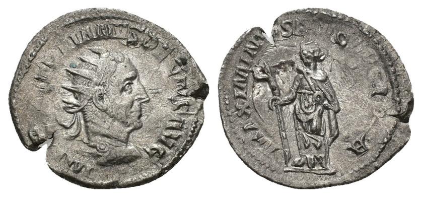 399   -  IMPERIO ROMANO. TRAJANO DECIO. Antoniniano. Roma (249-251). A/ Busto radiado y drapeado a der.; (…)TRAIANVS DECIVS AVG. R/ Dacia con cetro rematado en cabeza de asno; (DA)CIA y restos de ley. de una moneda anterior (…)MAXIMINVS(..). VE 3,08 g. 20,5 mm. RIC-13. Cospel abierto. MBC.