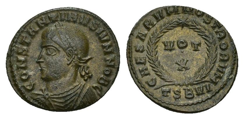 448   -  IMPERIO ROMANO. CONSTANTINO II. Follis. Tesalónica (320-321). A/ Cabeza laureada a der.; CONSTANTINVS IVN NOB C. R/Láurea rodeando VOT/X; CAESARVM NOSTRORVM, exergo TSBVI. AE 3,13 g. 19,1 mm. RIC-122. MBC+/EBC-. 