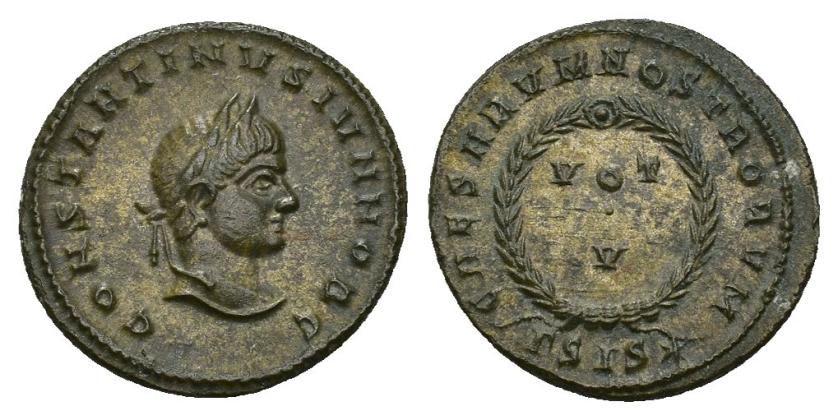 449   -  IMPERIO ROMANO. CONSTANTINO II. Follis. Siscia (320-321). A/ Cabeza laureada a der.; CONSTANTINVS IVN NOB C. R/Láurea rodeando VOT/V; CAESARVM NOSTRORVM, exergo GSIS*. AE 3,26 g. 19,4 mm. RIC-163. EBC.