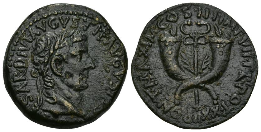 108   -  IMPERIO ROMANO. TIBERIO. Dupondio. Commagene (19-2 d.C.). A/ Cabeza laureada a der.; (TI) CAESAR DIVI AVGVSTI F AVGVSTVS. R/ Dos cornucopias cruzadas, en medio caduceo alado; PONT MAXIM COS III IMP VII TR POT XXII. AE 13,57 g. 29,6 mm. RIC-90. RPC-I, 3869. Hojita en anv. Pátina verde rugosa. MBC+. Muy rara. Ex subasta Jesús Vico, 25-2-1982.