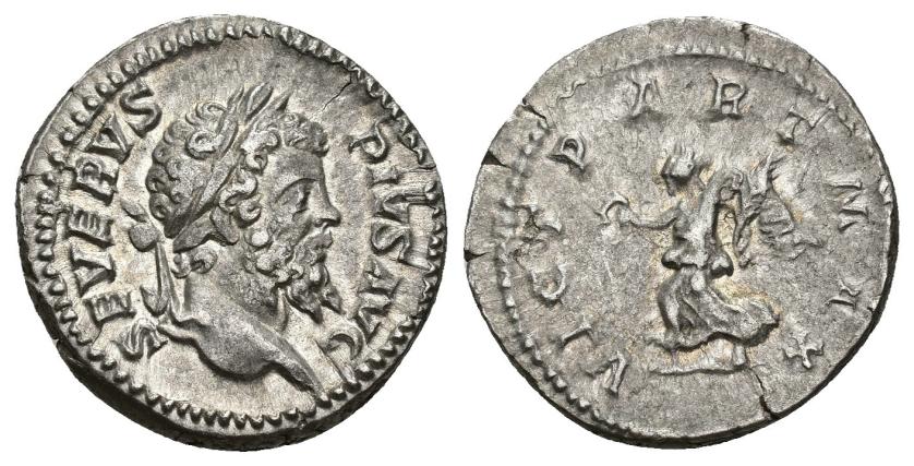 182   -  IMPERIO ROMANO. SEPTIMIO SEVERO. Denario. Roma (202-210). R/ Victoria avanzando a izq. con corona y palma; VICT PART MAX. AR 3,65 g. 19 mm. RIC-295. EBC-/MBC+.