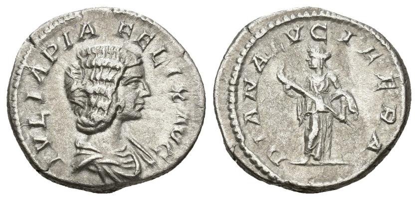 184   -  IMPERIO ROMANO. JULIA DOMNA (bajo Caracalla). Denario. Roma (211-217). R/ Diana a izq. sosteniendo antorcha con ambas manos; DIANA LVCIFERA. AR 3,50 g. 17,7 mm. RIC-373A. MBC+/MBC.