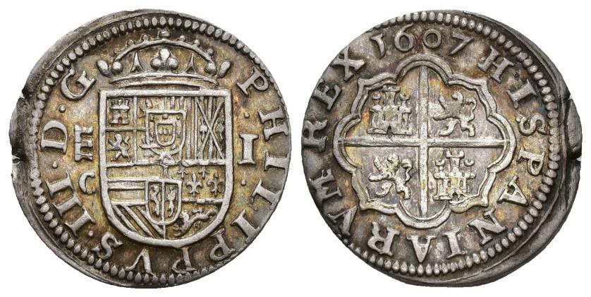 236   -  FELIPE III. Real. 1607. Segovia. C. AR 3,43 g. 20,5 mm. AC-516. Defecto de cospel al borde. EBC-/MBC+. 