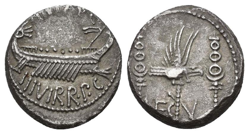 84   -  PERIODO DE JULIO CÉSAR A AUGUSTO. MARCO ANTONIO. Denario. Ceca móvil (32-31 a.C.). A/ Galera a der. R/ Aquila entre dos signa; número de legión V. AR 3,71 g. 15,8 mm. CRAW-544.18. FFC-36. MBC+.