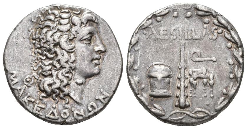 104   -  GRECIA ANTIGUA. MACEONIA. Aesillas (93-92 a.C.). Tetradracma. A/ Cabeza de Alejandro con cuernos de Amón a der.; MAKEDONWN. R/ Clava entre cofre y silla de cuestor; AESILLAS/Q, todo dentro de láurea. AR 16,32 g. 28 mm. COP-1327. SBG-1463. MBC+/MBC.