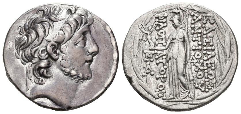 113   -  GRECIA ANTIGUA. REINO SELÉUCIDA. Antíoco IX (114-95 a.C.). Tetradracma. A/ Cabeza diademada a der. R/ Atenea a izq. con lanza, escudo y Nike; delante monograma y en campo D, BASILEWS/ANTIOZOU/FILOPATOROS, todo dentro de láurea. AR 16,25 g. 24,6 mm- COP-405 vte. SBG-7177 vte. Anv. gratado. MBC+/MBC.