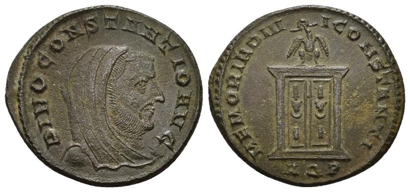 173   -  IMPERIO ROMANO. CONSTANCIO I. Follis. Aquileia (307-310). A/ Busto velado a der.; DIVO CONSTANTIO AVG. R/ Altar con 2 puertas, encima águila con alas abiertas; MEMORIA DIVI CONSTANTI. -/-//AQP. AE 7,23 g. 26,1 mm. RIC-127 corr. MBC +. Rara.