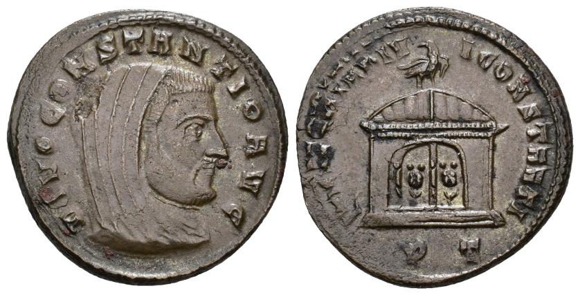 174   -  IMPERIO ROMANO. CONSTANCIO I. Follis. Ticinum (307-308). A/ Cabeza velada a der.; DIVO CONSTANTIO AVG. R/ Capilla abovedada, encima águila; MEM DIVI CONSTANTI. -/-//PT. AE 7,77 g. 26,6 mm. RIC-97. Erosión en anv. MBC+/EBC-. Muy escasa.