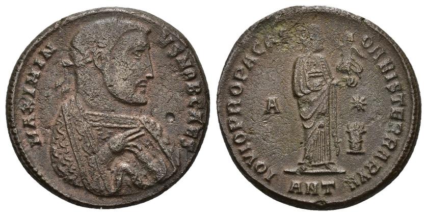 183   -  IMPERIO ROMANO. MAXIMINO II. Follis. Antioquía (310). A/ El césar de medio cuerpo a der. laureado y con vestidura imperial; MAXIMINVS NOB CAES. R/ El césar togado a der. con victoria en izquierda; A-*/altar//ANT. AE 6,95 g. 23,8 mm. RIC-134. Punzón en anv. MBC-/MBC. Muy rara. Ex colección Dattari. 