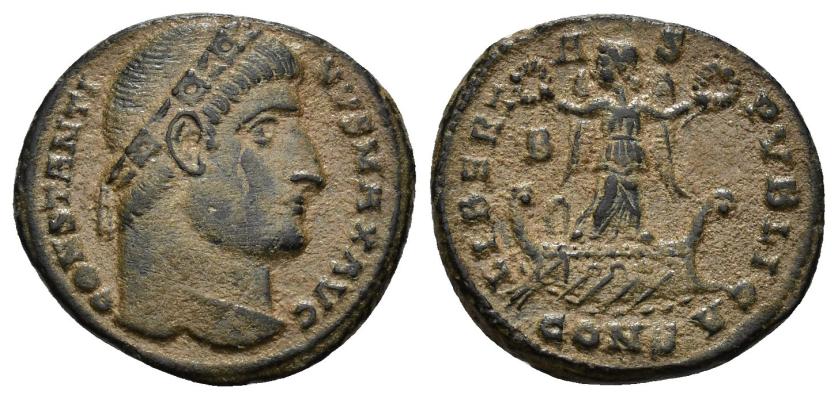 190   -  IMPERIO ROMANO. CONSTANTINO I. Follis. Constantinopolis (327). A/ Cabeza diademada a der.; CONSTANTINVS MAX AVG. R/ Victoria con una corona en cada mano sobre galera; LIBERTAS PVBLICA. B/-//CONS. AE 3,17 g. 19,9 mm. RIC-18. Pátina verde oscura terrosa. MBC+.