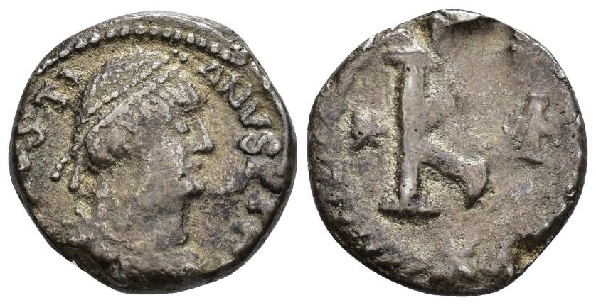 214   -  IMPERIO BIZANTINO. JUSTINIANO I. 20 nummi. Roma. A/ (DN I)VSTI-ANVS P P(…). R/ K entre estrella y cruz, todo dentro de láurea. AE 7,75 g, 21,2 mm. SBB-301. Vano en rev. MBC-. 