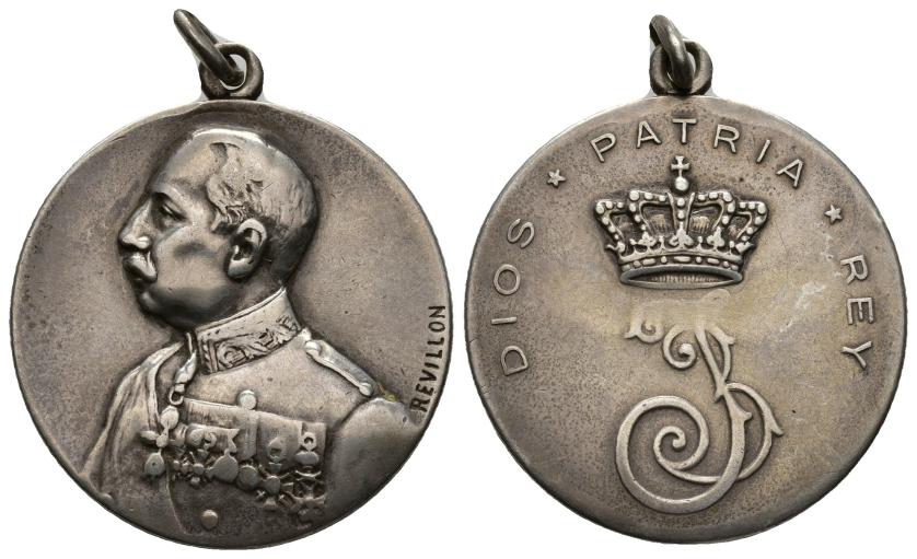 518   -  MEDALLAS CARLISTAS. Jaime III (1909-1931). Dios, Patria y Rey. Grabador: Revilla. AR 11,58 g. 30 mm. Con su anilla. MBC.