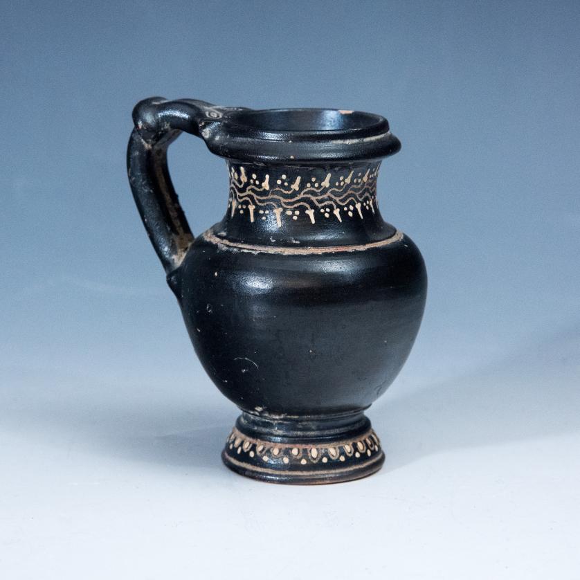 2033   -  ARQUEOLOGÍA. MAGNA GRECIA. Apulia. Lekythos con decoración vegetal y geométrica (ss. IV-III a.C.) Cerámica de barniz negro. Altura 8 cm.