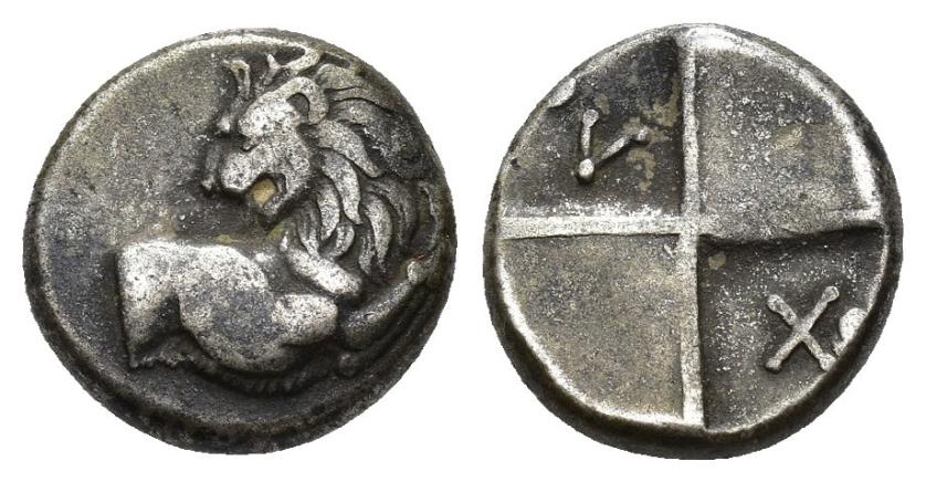 3050   -  GRECIA ANTIGUA. TRACIA. Quersoneso. Hemidracma (c. 480-350 a.C.). A/ Prótomo de león a der. con cabeza vuelta. R/ Cuadrado incuso cuatripartito con X y lambda en cuarteles opuestos. AR 2,39 g. 12,1 mm. COP-no. SBG-1349 vte. MBC-/MBC.