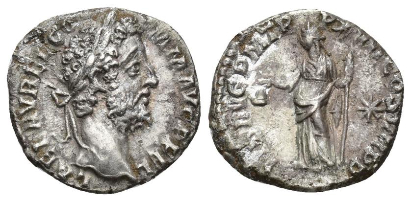 3082   -  IMPERIO ROMANO. CÓMODO. Denario. Roma (192). A/ Cabeza laureada a der.; L AEL AVREL COMM AVG P FEL. R/ Libertas a izq. con pileus y vara; LIB AVG P M TR P XVII COS VII P P. AR 3,15 g. 17,6 mm. RIC-241. Leves oxidaciones limpiadas. MBC+. 