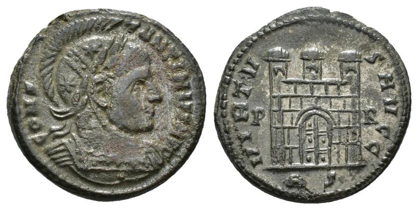 3168   -  IMPERIO ROMANO. CONSTANTINO I. Follis. Roma (318-319). A/ Busto laureado con coraza y casco a der.; CONSTANTINVS AVG. R/ Puerta de campamento con tres torrecillas y puerta cerrada; VIRTV-S AVGG. P/R//RS. AE 3,48 g. 19 mm. RIC-176. Oxidaciones limpiadas en anv. MBC/EBC.