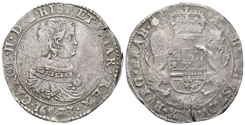 3234   -  CARLOS II. Ducatón. Amberes. AR 32,30 g. 44,7 mm. Vanhoudt-692AN. DEL-395. Fina raya en anv. Porosidades. MBC-.