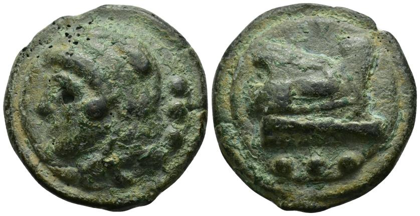 2328   -  REPÚBLICA ROMANA. Cuadrante. Roma (c. 225-217 a.C.). A/ Cabeza de Hércules con leonté a izq., detrás 3 glóbulos. R/ Proa a der., debajo 4 glóbulos. AE 69,6 g. 40,9 mm. CRAW-35.4; VEC-80. Pátina verde. MBC.