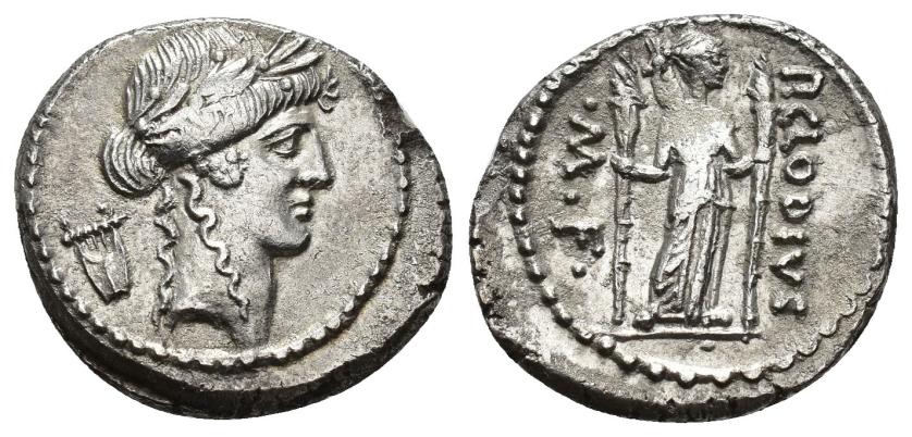 2337   -  REPÚBLICA ROMANA. CLAUDIA. P. Claudius M. f. Turrinus. Denario. Roma (42 a.C.). A/ Cabeza de Apolo a der., detrás lira. R/ Diana lucífera con arco, carcaj y dos antorchas P CLODIV(S)/ M F. AR 3,89 g. 19,9 mm. CRAW-494.23. FFC-569. Pequeña rotura al borde. Vano en rev. EBC-. 