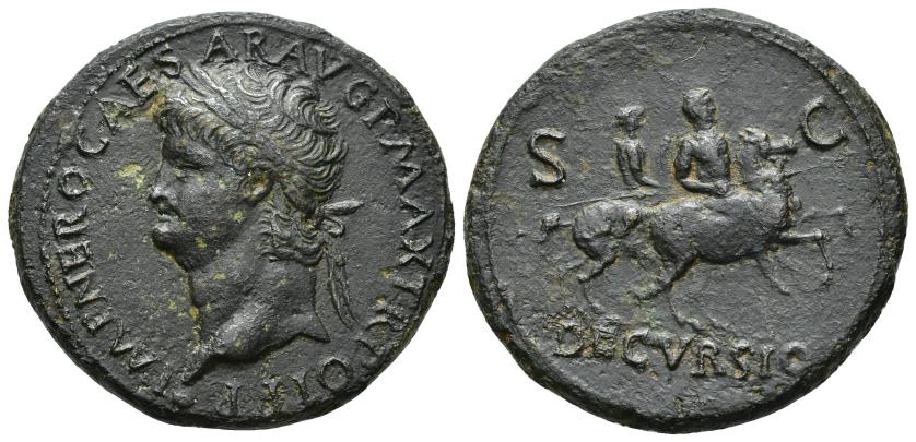 2376   -  IMPERIO ROMANO. NERÓN. Sestercio. Lugdunum (62-68). A/ Cabeza laureada a izq.; IMP NERO CAESAR AVG P MAX TR POT P P. R/ Nerón cabalgando a der. seguido por otro jinete; DECVRSIO, S-C. AE 24,85 g. 36,3 mm. RIC-582. Pátina oscura. MBC+/MBC-.