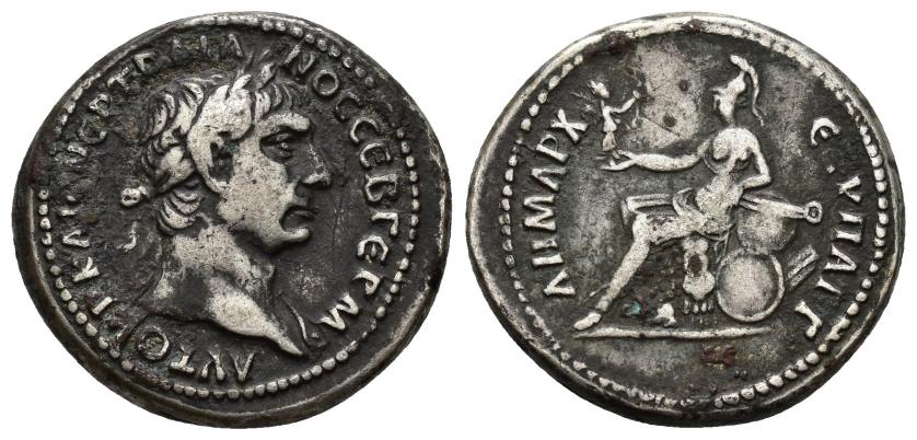 2388   -  IMPERIO ROMANO. TRAJANO. Tetradracma. Antioquía (100 d.C.). A/ Cabeza laureada, drapeada al hombro a der.; AVTOKP KAIC NEP TRAIANOC CEB GEPM. R/ Roma sentada a izq. sobre pila de armas. AR 11,08 g. 24,2 mm. RPC-III.3569. Rayitas. MBC-/MBC.