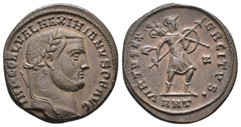 2410   -  IMPERIO ROMANO. GALERIO. Follis. Antioquía (308). A/ Cabeza laureada a der.; IM C GAL VAL MAXIMIANVS P F AVG. R/ Virtus con estandarte, lanza y escudo avanzando a der.; VIRTVS EXERCITVS. -/Z//ANT. AE 7,10 g. 24,7 mm. RIC-92. R.B.O. EBC-/MBC+.