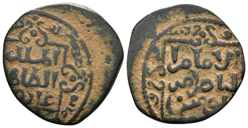 1070   -  AYYUBÍES, RAMA DE ALEPO. ABU-L-FATH GIYYAT  AL-DIN AL-MALIK AL-ZAHIR GAZZI B. SALAH AL-DIN YUSUF (582-613/1186-1216). Felús. (Alepo). 598 H. CU 3,28 g. 22 mm. Balog 1980-666. Algo descentrada. MBC.