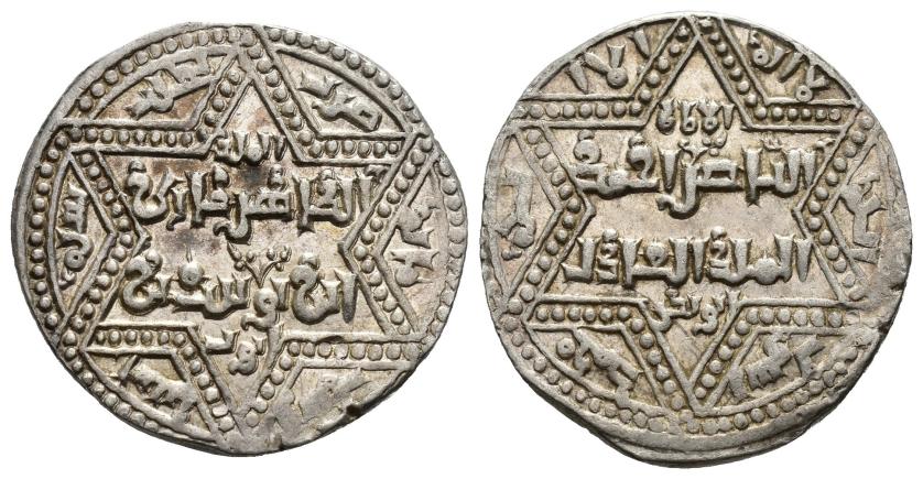 1073   -  AYYUBÍES, RAMA DE ALEPO. ABU-L-FATH GIYYAT  AL-DIN AL-MALIK AL-ZAHIR GAZZI B. SALAH AL-DIN YUSUF (582-613/1186-1216). Dírham. (Alepo). 602 H. AR 2,98 g. 19 mm. Balog 1980-607. R.B.O. EBC-.